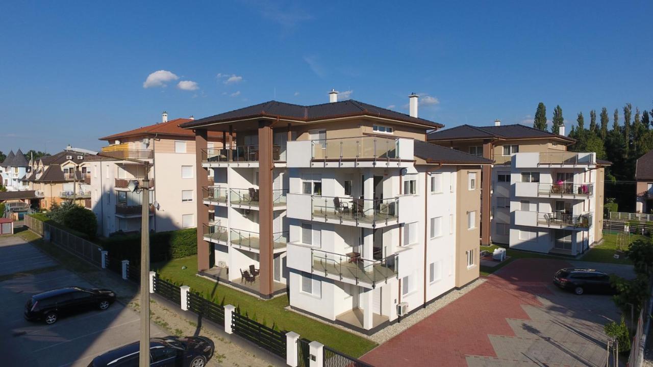 Laguna Beach Apartmanok Siófok Exterior foto